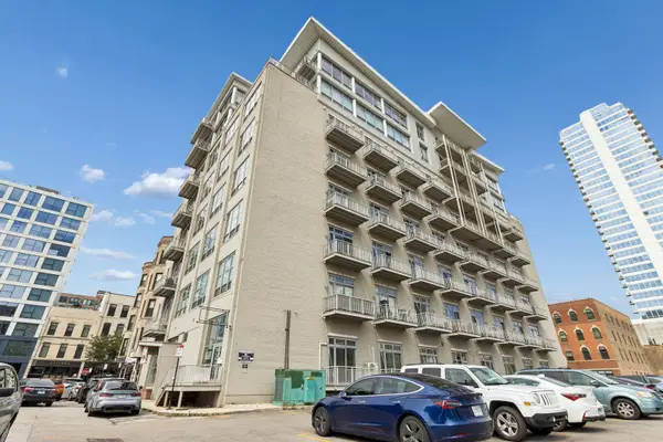 770 W Gladys Avenue #304, Chicago, IL 60661