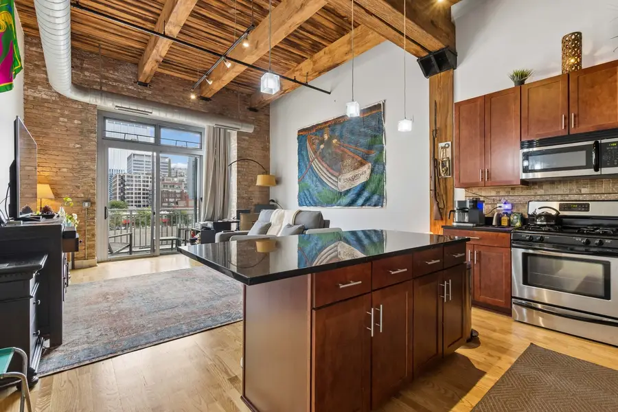 770 W Gladys Avenue #304, Chicago, IL 60661 - #2
