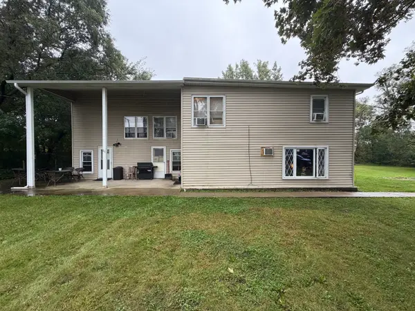 211 W Woodlawn Avenue, Hinckley, IL 60520
