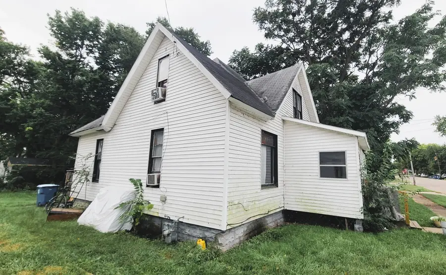 1114 W 4th Street, Dixon, IL 61021 - #2