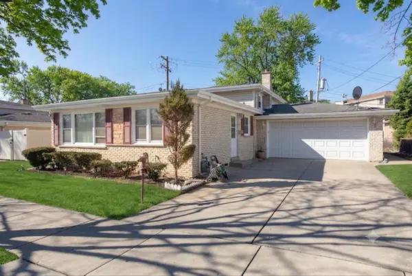 8516 N Ozanam Avenue, Niles, IL 60714