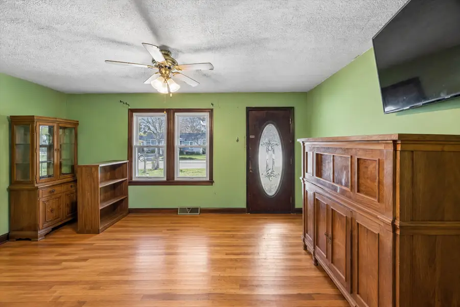 142 N Douglas Avenue, Bradley, IL 60915 - #3