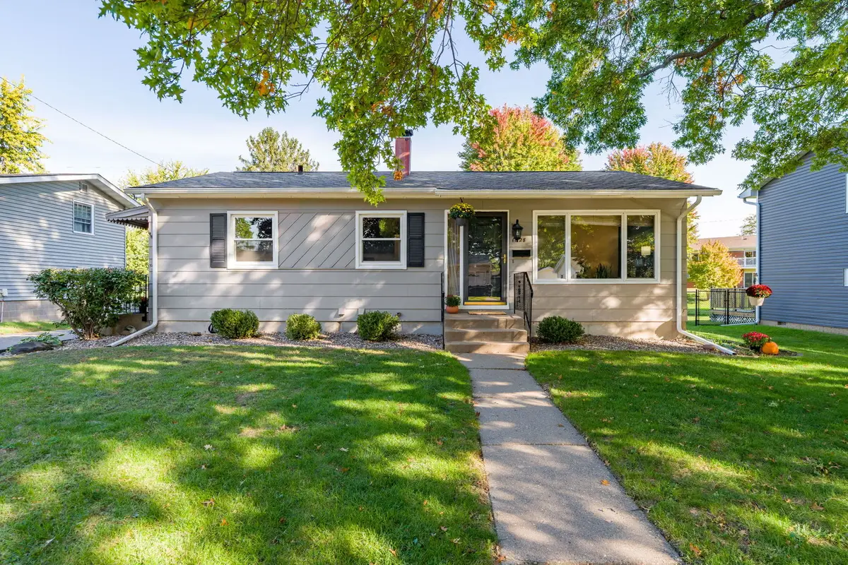 1828 E 32nd Street, Davenport, IA 52807 - #1