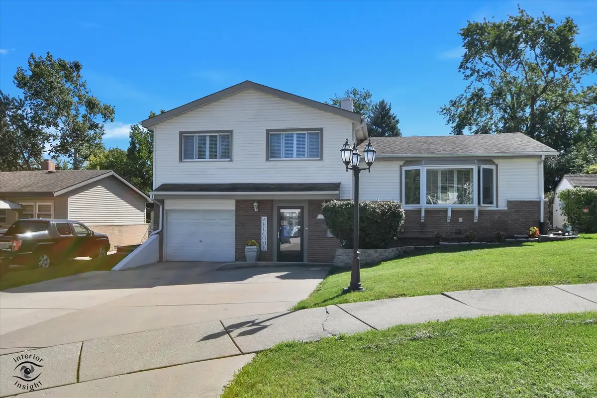 9101 Elm Circle, Hickory Hills, IL 60457 - #1