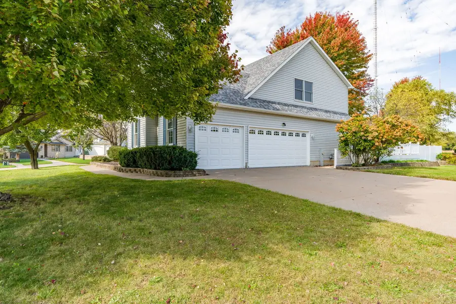 4008 Raleigh Avenue, Bettendorf, IA 52722 - #3
