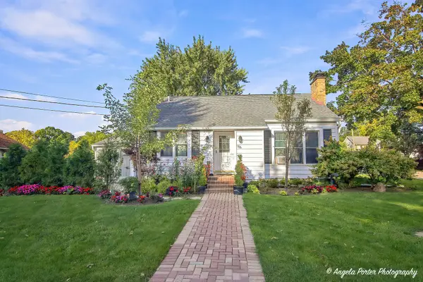 906 Ridge Avenue, Mundelein, IL 60060