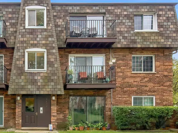 9402 Bay Colony Drive #3W, Des Plaines, IL 60016