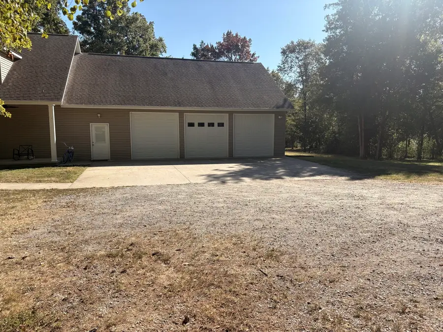 14052 Summer Road, Benton, IL 62812 - #3