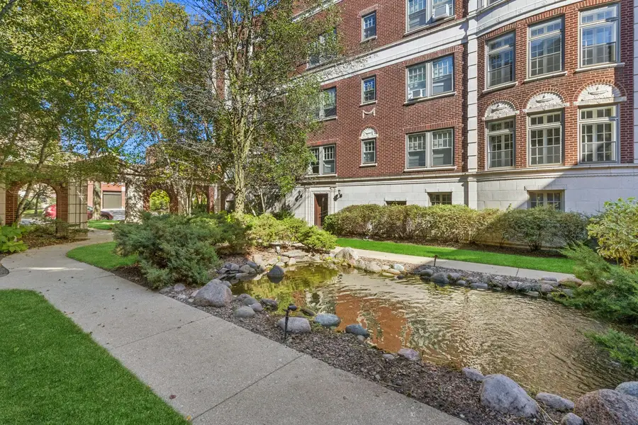 482 Sheridan Road #1, Evanston, IL 60202 - #2