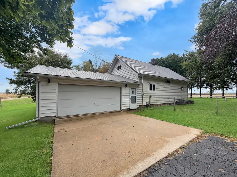 2622 S Bolton Road, Freeport, IL 61032 - #2