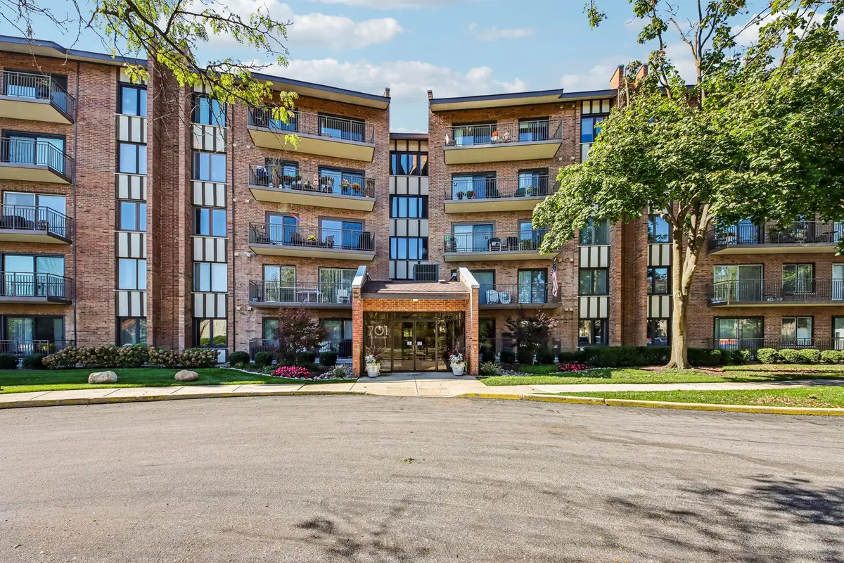 701 Lake Hinsdale Drive #201, Willowbrook, IL 60527 - #1