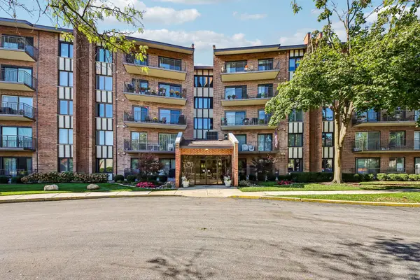 701 Lake Hinsdale Drive #201, Willowbrook, IL 60527