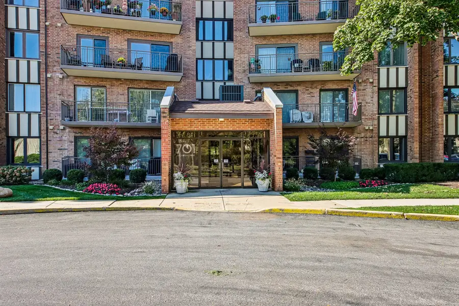 701 Lake Hinsdale Drive #201, Willowbrook, IL 60527 - #2