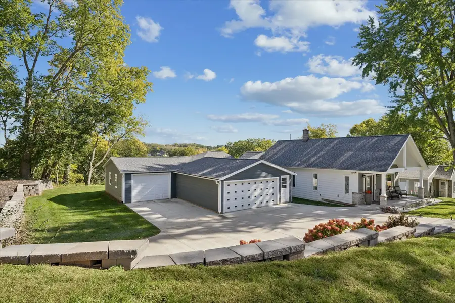 3215 Garfield Street, Clinton, IA 52732 - #3