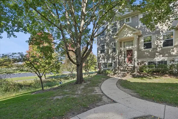 1107 Manchester Circle, Grayslake, IL 60030