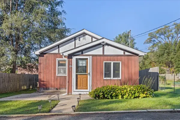 2413 Alton Road, McHenry, IL 60050