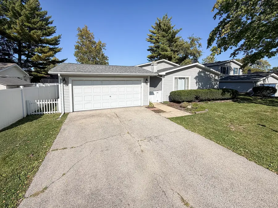 2318 Aspen Drive, Champaign, IL 61821 - #3
