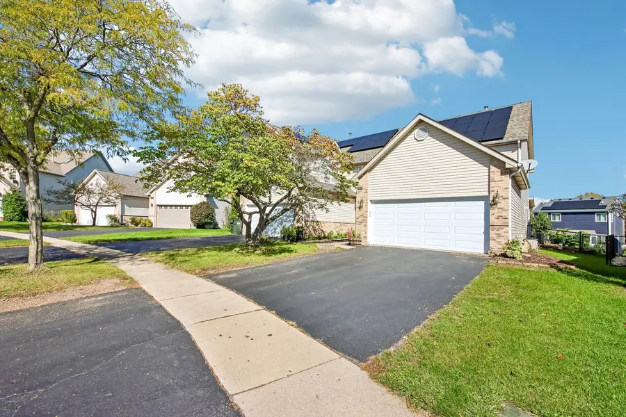 1084 Viewpoint Drive, Lake In The Hills, IL 60156 - #2
