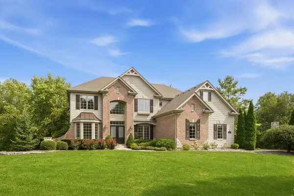 3818 Grand View Court, St. Charles, IL 60175