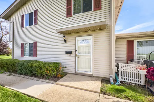 945 Shattuck Lane, Schaumburg, IL 60194