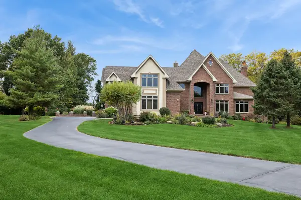 6 Fawn Ridge Drive, Oakwood Hills, IL 60013