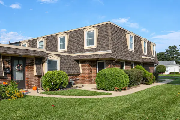810 Gloucester Drive #126, Elk Grove Village, IL 60007
