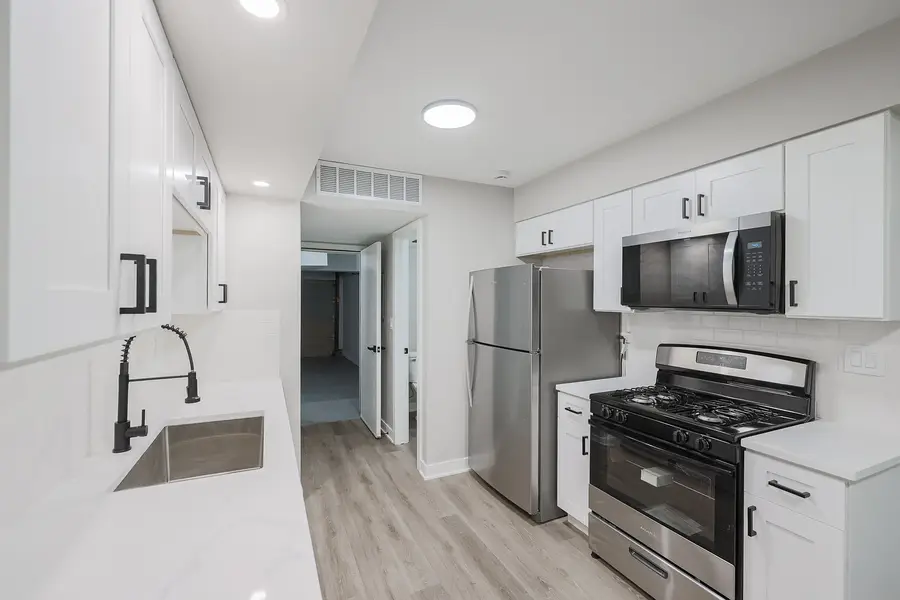 810 Gloucester Drive #126, Elk Grove Village, IL 60007 - #3