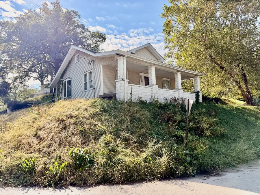 206 8th Street, Silvis, IL 61282 - #2
