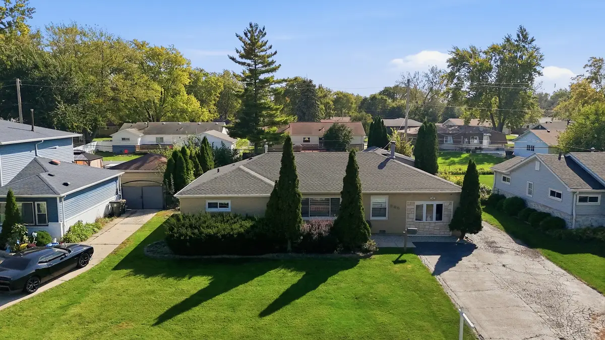 665 Illinois Boulevard, Hoffman Estates, IL 60169 - #1