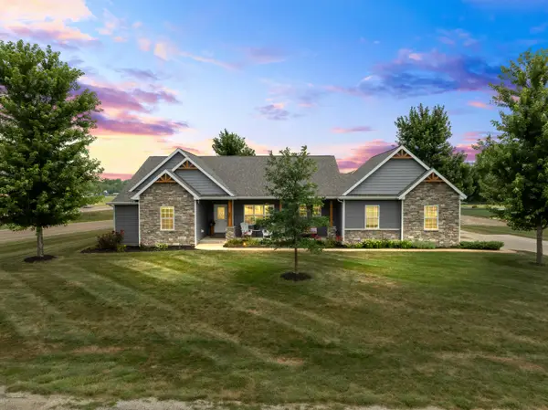 37 River, Downs, IL 61736