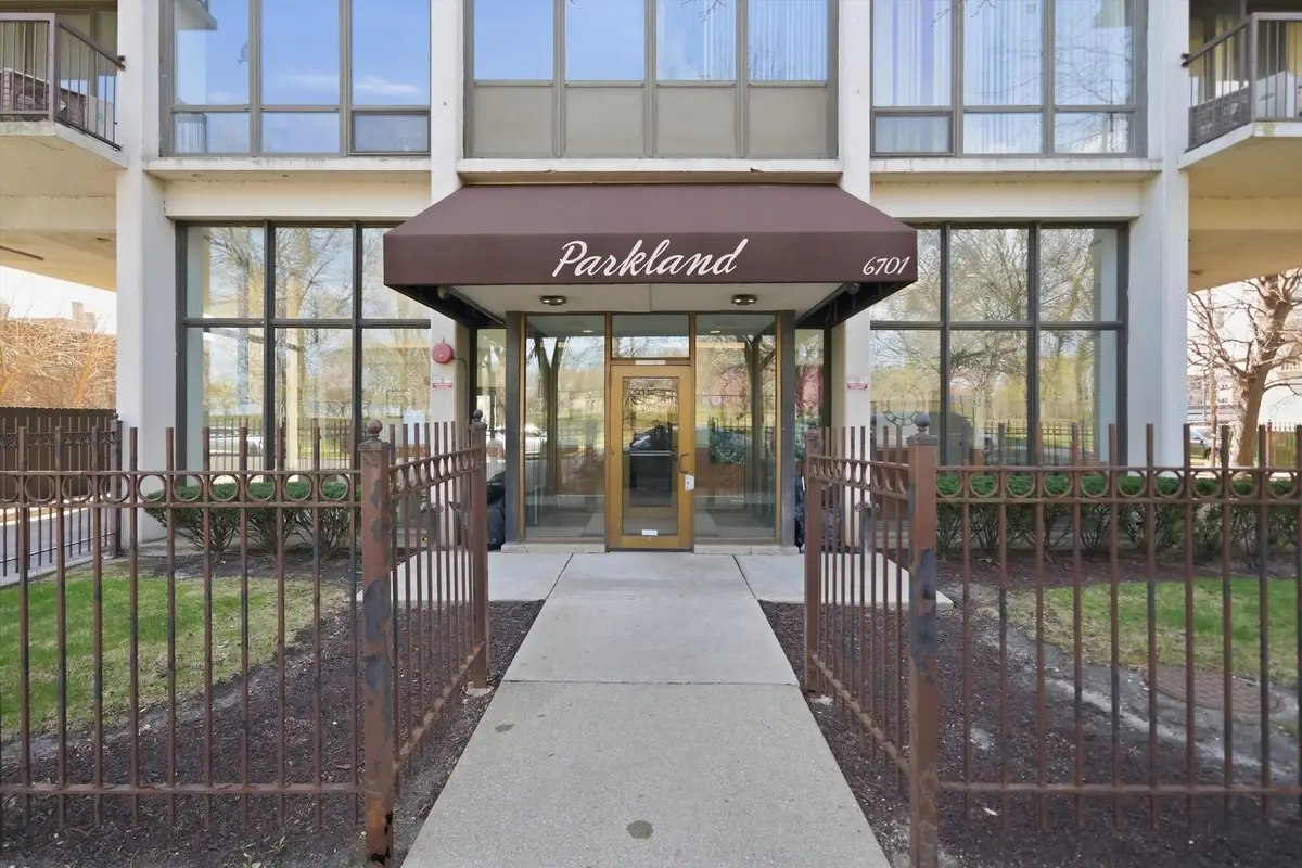 6701 S Crandon Avenue #8C, Chicago, IL 60649 - #1