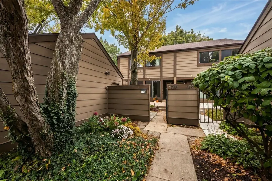 175 N Glengarry Drive #B, Geneva, IL 60134 - #2