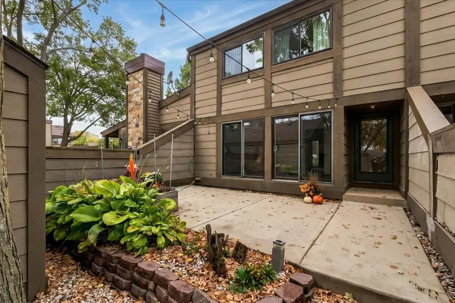 175 N Glengarry Drive #B, Geneva, IL 60134 - #3