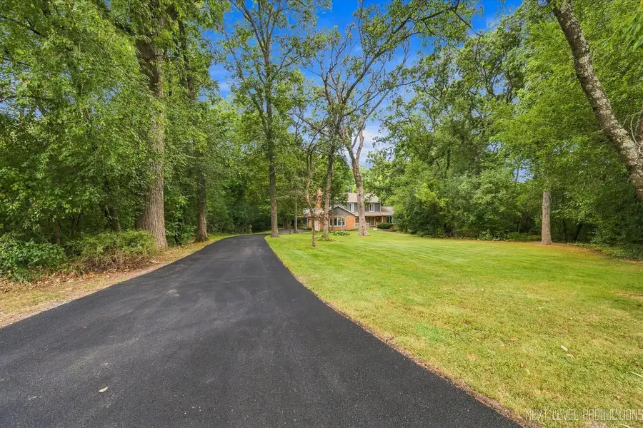 6N422 Woodhill Lane, Saint Charles, IL 60175 - #2