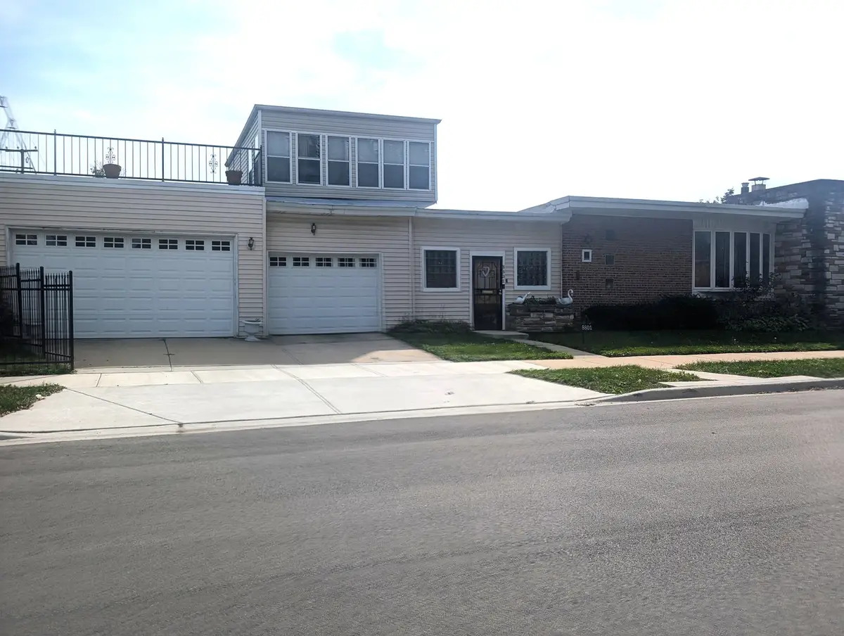 8801 S Paxton Avenue, Chicago, IL 60617 - #1