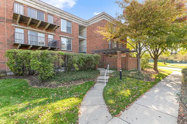 431 Kelburn Road #116, Deerfield, IL 60015