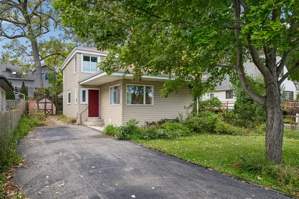 907 Jackson Avenue, Wauconda, IL 60084