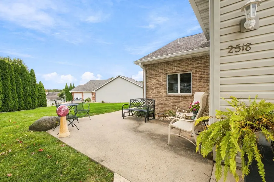 2518 Reynolds Manor Drive #1, Ottawa, IL 61350 - #3