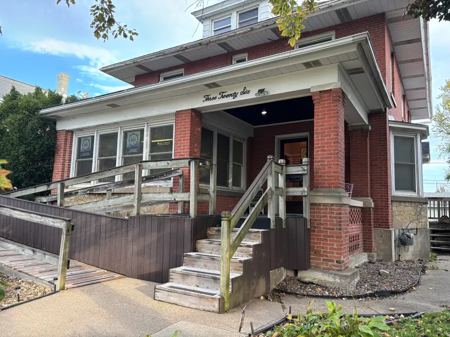 326 3rd Avenue S, Clinton, IA 52732 - #2