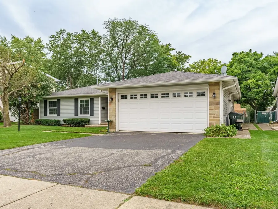 212 Wellington Avenue, Elk Grove Village, IL 60007 - #3