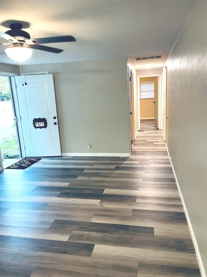1011 W Laurel Street W, Carbondale, IL 62901 - #2