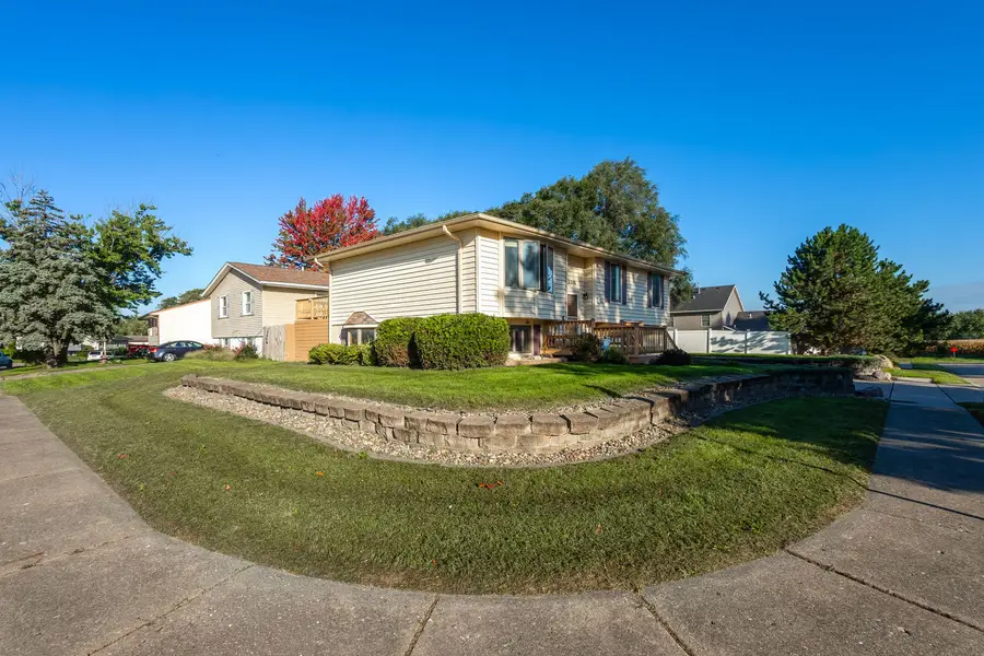 5506 N Howell Street, Davenport, IA 52806 - #2