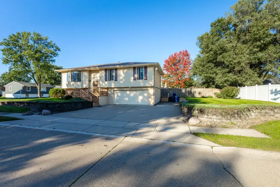 5506 N Howell Street, Davenport, IA 52806 - #3