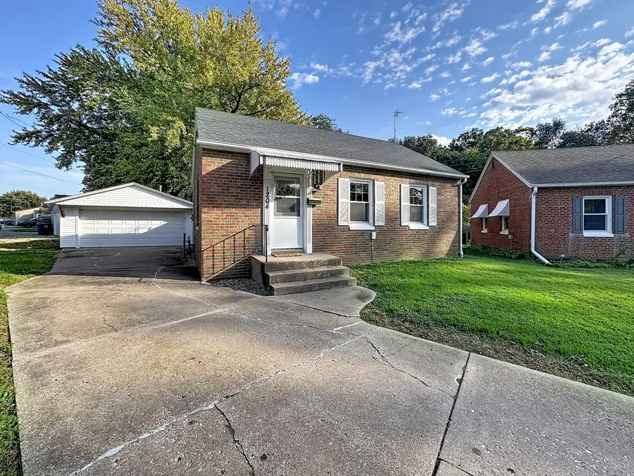 1204 29th Avenue Court, Moline, IL 61265 - #2