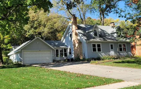 235 N Lincoln Avenue, Carpentersville, IL 60110