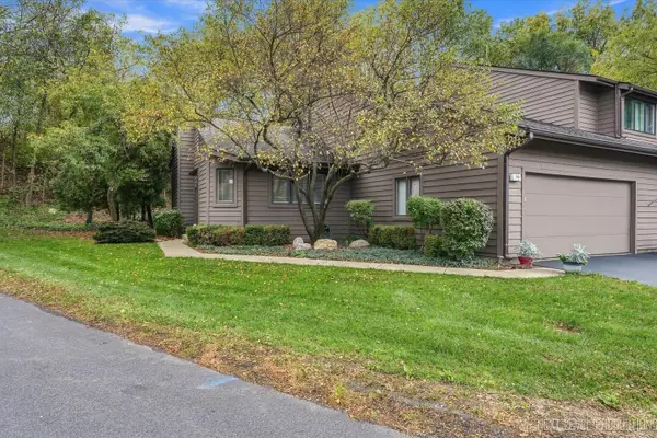 110 Elmtree Court, St. Charles, IL 60174
