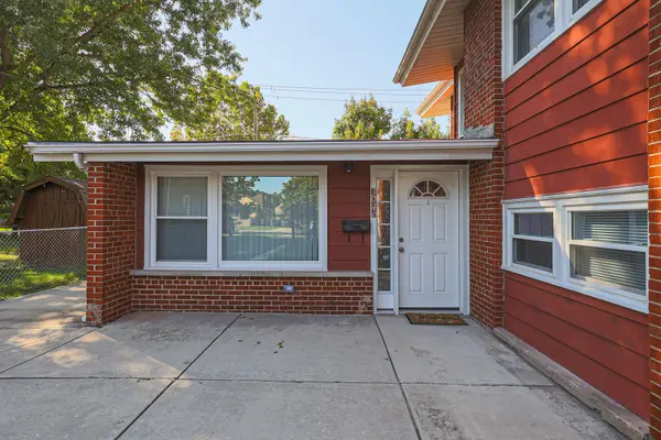 3046 S 24th Avenue, Broadview, IL 60155