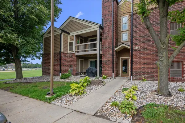 204 Glengarry Drive #102, Bloomingdale, IL 60108
