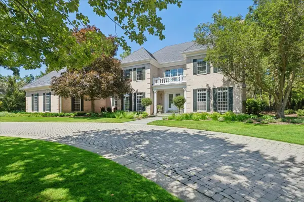 351 Wallace Road, Lake Forest, IL 60045