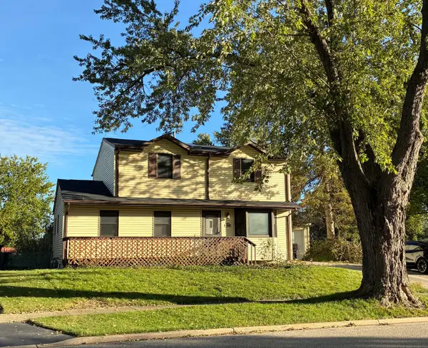 1040 Larkdale Row, Wauconda, IL 60084